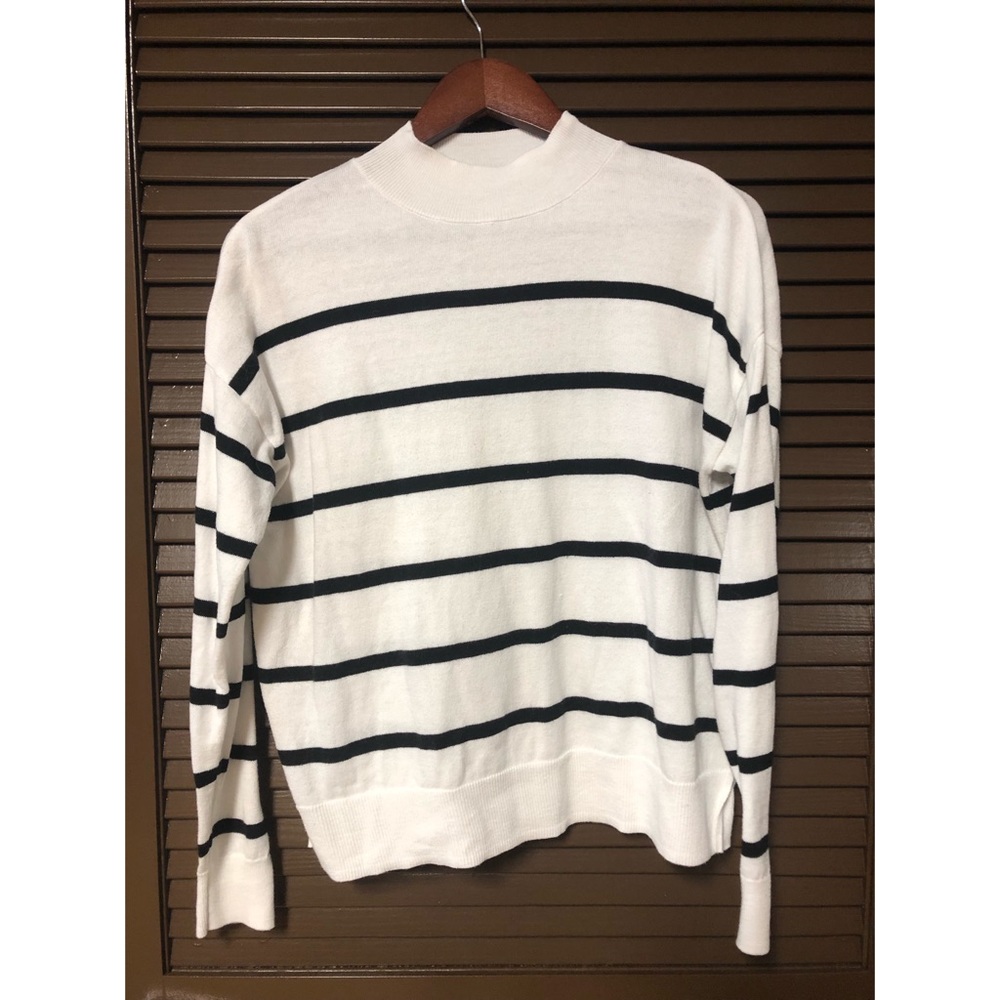 Old Navy Mock Neck Sweater in White Black Stripes